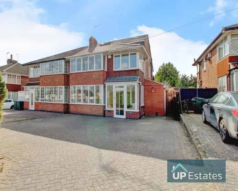4 Bedroom Semi-Detached House for Sale