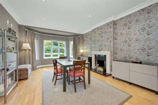 Spacious Family Home with Impressive Garden and Triple Garage