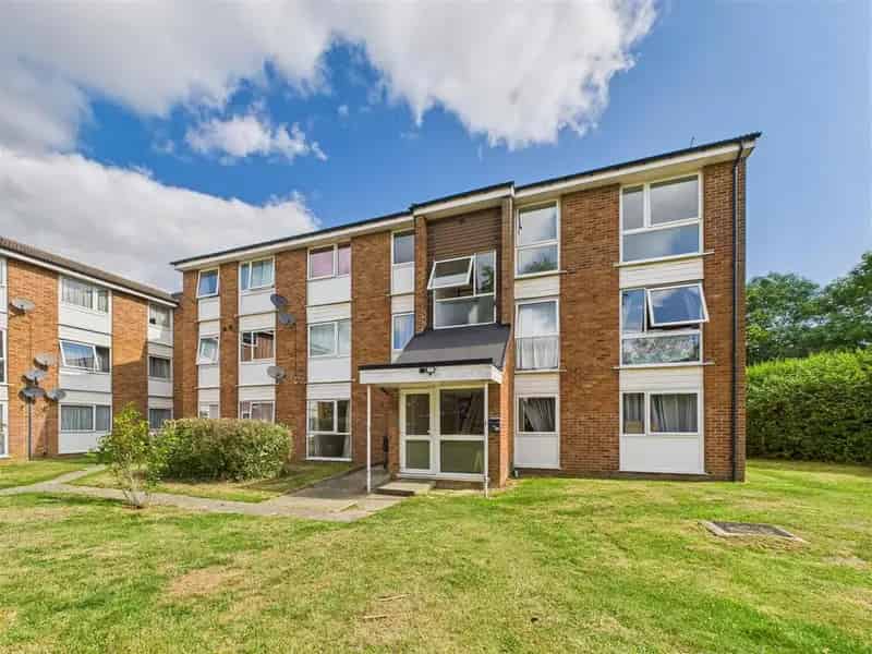 2 Bedroom Flat for Sale in Mid Essex