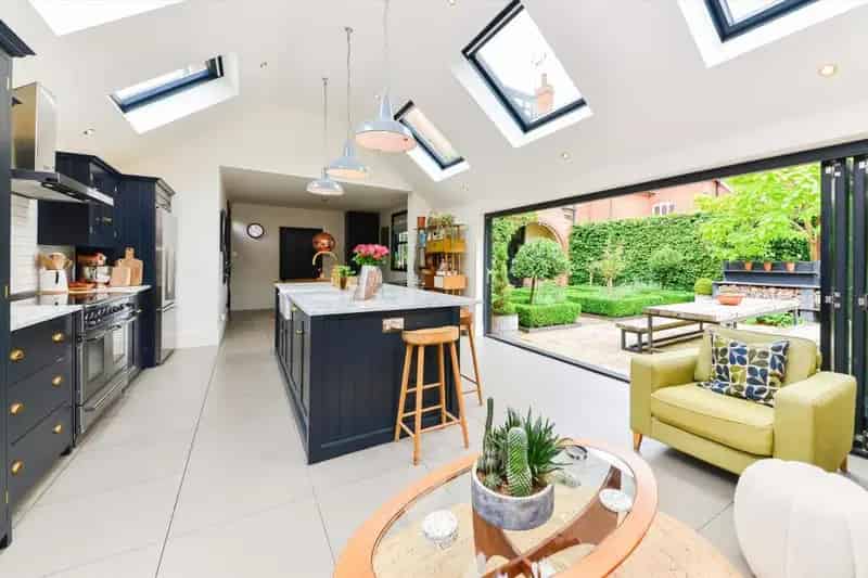 7 Bedroom Detached House For Sale