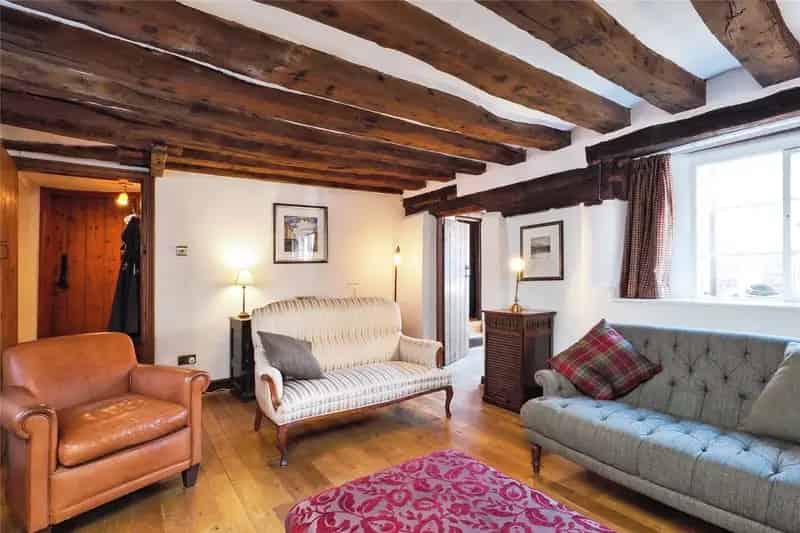 Grade II Listed Cottage in Wollaton Village