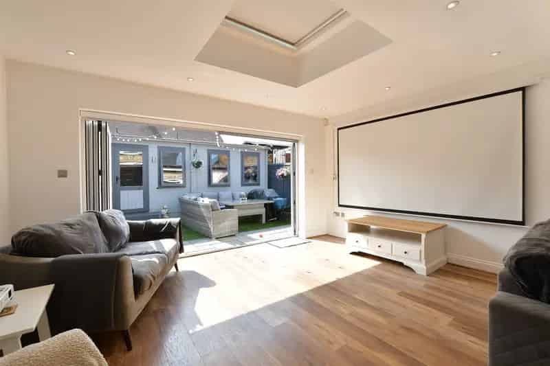 3 Bedroom Detached House for Sale Near Shenfield Station