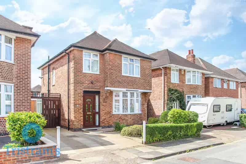 3 Bedroom Detached House to Rent