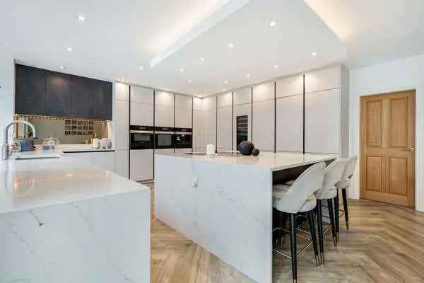 1950s Contemporary Detached Residence 3265 sq ft