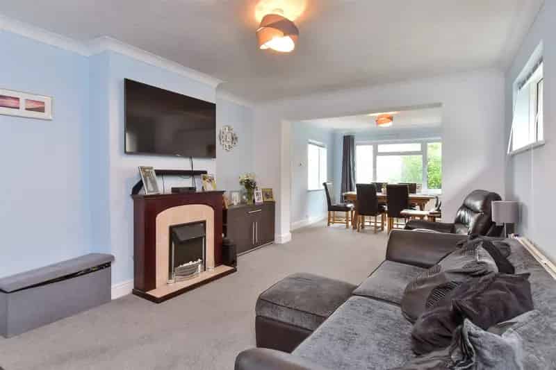 5 Bedroom Chalet Bungalow for Sale in Woodingdean