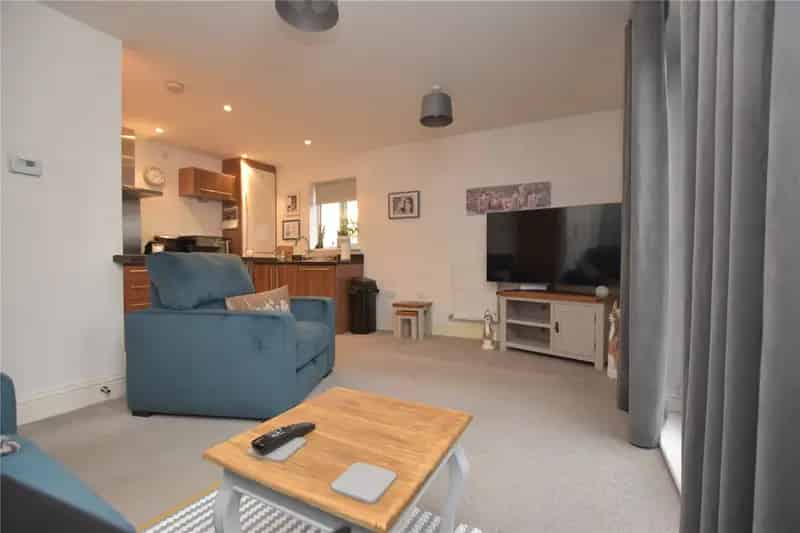Modern 2-Bedroom Apartment Near Leeds City Centre