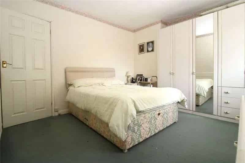 2 bed house for sale