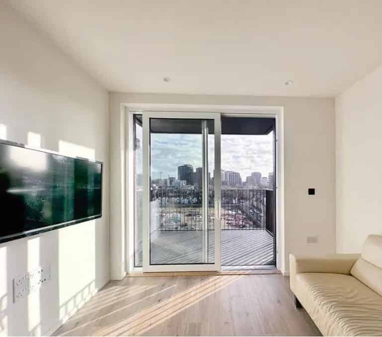 1 Bedroom Apartment Poplar Riverside London