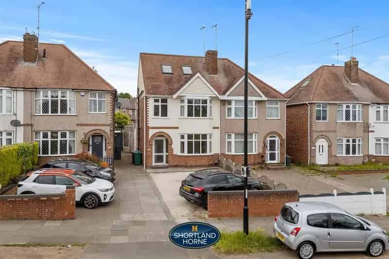 5 Bedroom Semi-Detached House for Sale