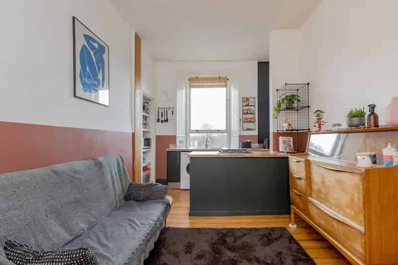 2 Bedroom Flat for Sale in Leith near City Centre