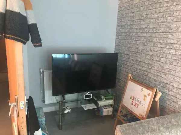 Flat For Rent in Elmbridge, England