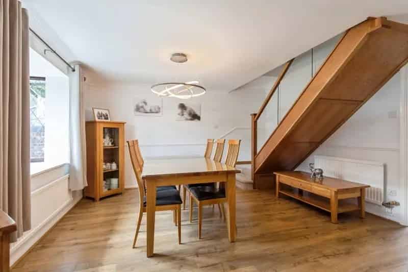 4 Bedroom Detached House with Garage and Landscaped Garden