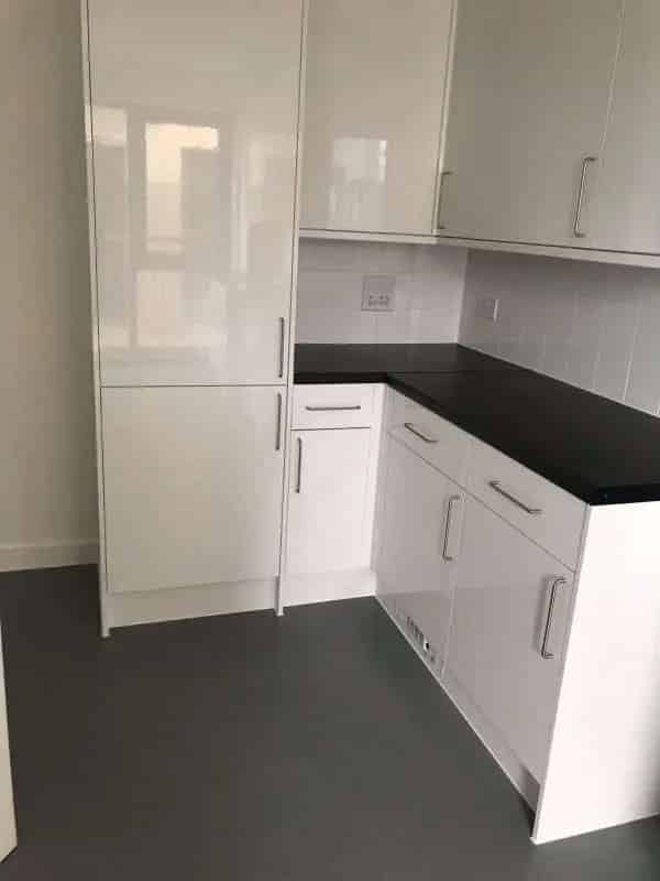 2 Bed Top Floor Apartment with Large Balcony Near Clapham Junction