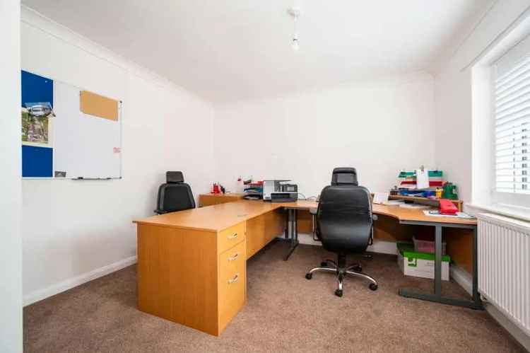 5 Bed Detached Bungalow For Sale