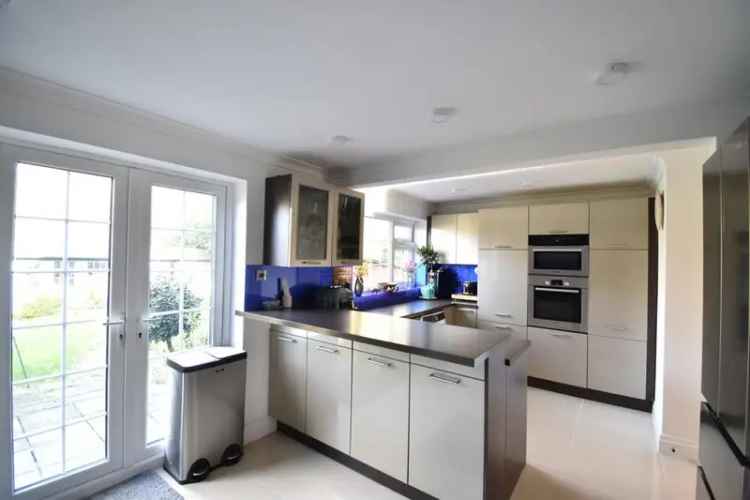 4 Bedroom Detached House Kingswood