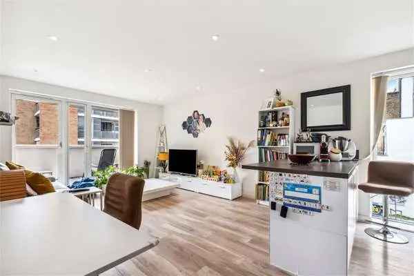 Spacious One Bedroom Flat Battersea SW11 New Home