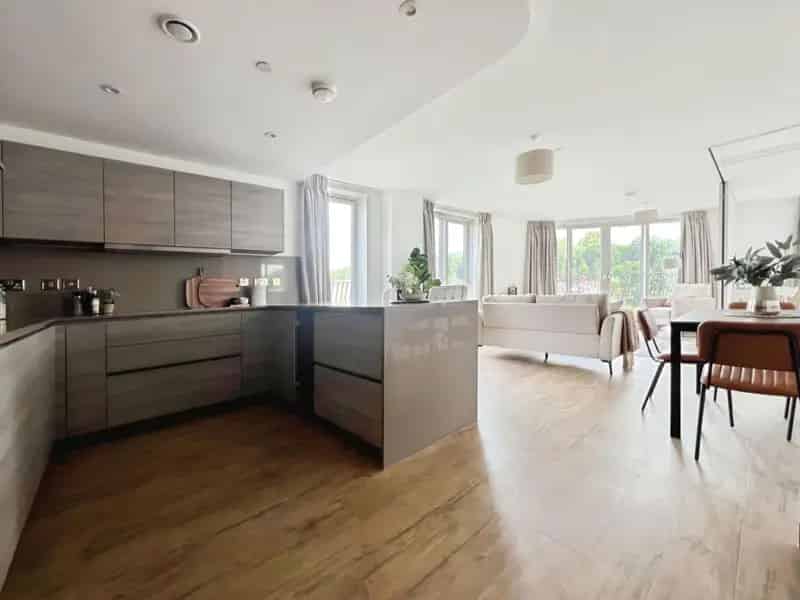 2 bedroom flat for sale