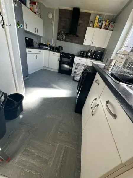 House For Rent in Guildford, England