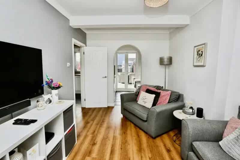3 Bed Mid Terrace House with Off-Road Parking