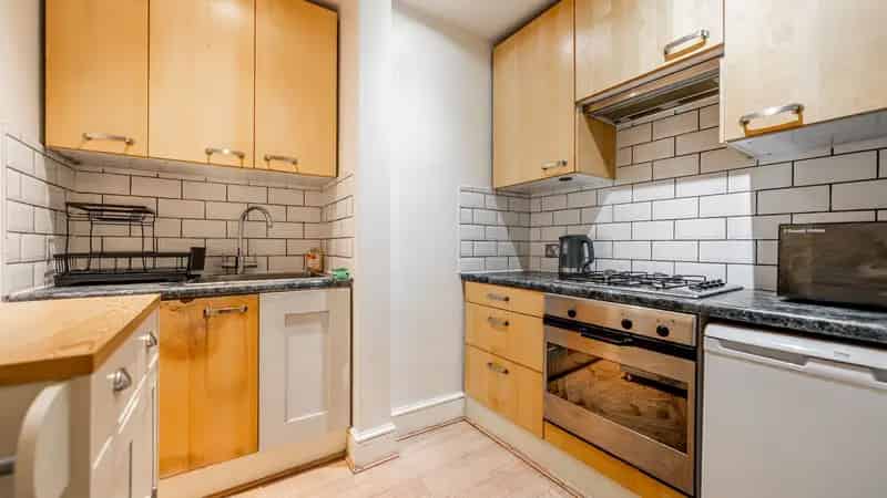 2 Bed Ground Floor Tenement Flat Shawlands Glasgow
