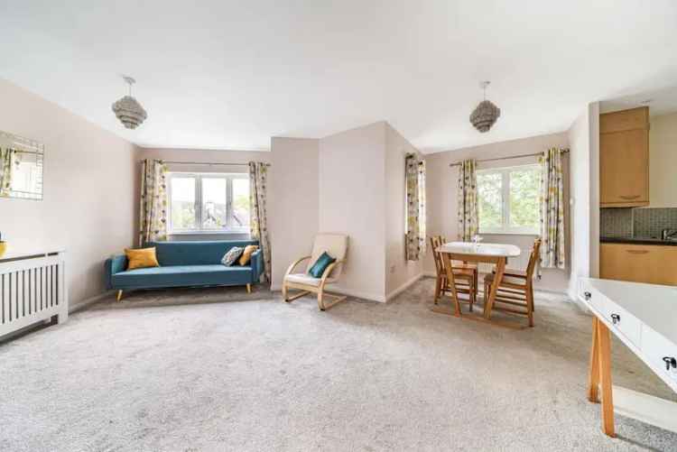 Flat For Sale in London, England