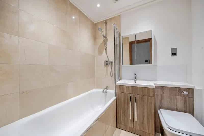 One Double Bedroom Flat near West Hampstead Stations