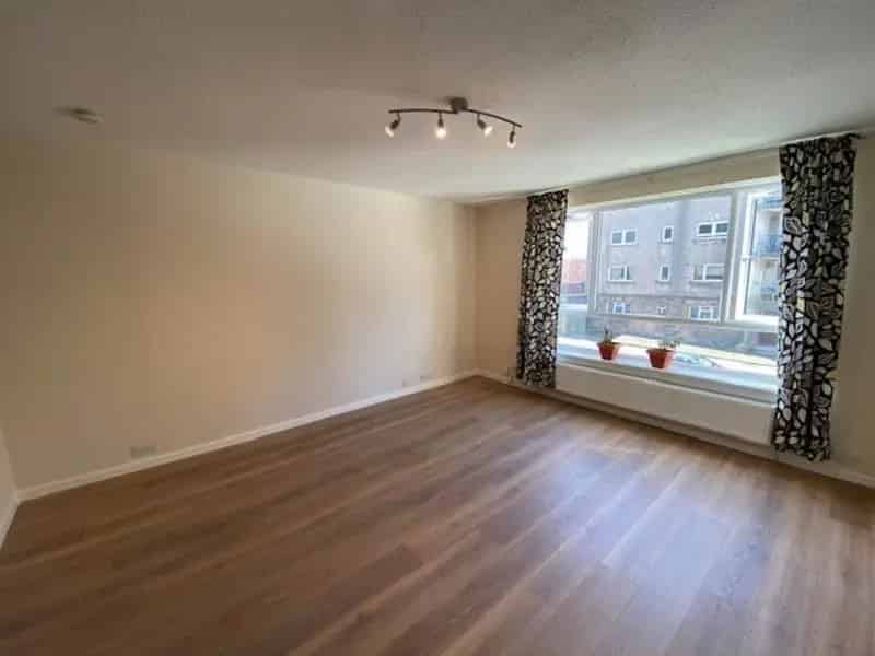 2 Bedroom Flat to Rent - Centrally Located