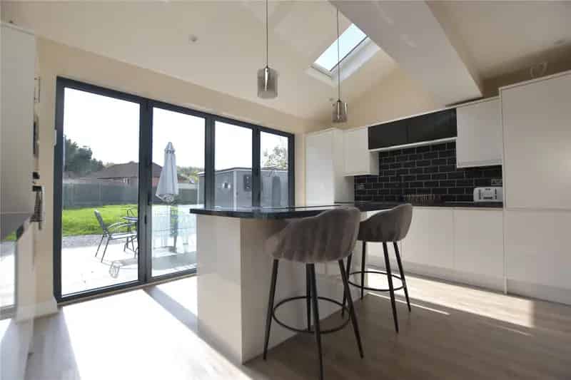 Spacious Semi-Detached Home Near Leeds City Centre