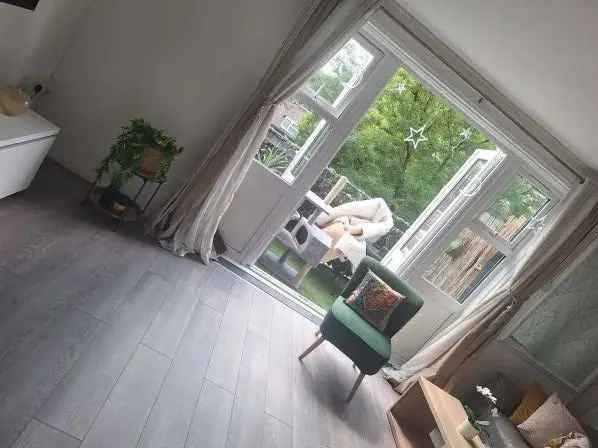 Spacious Maisonette with Two Toilets and Balcony