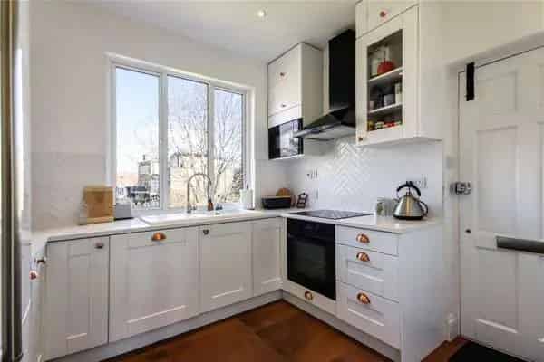 Stylish First Floor Apartment Near Station Sevenoaks Kent