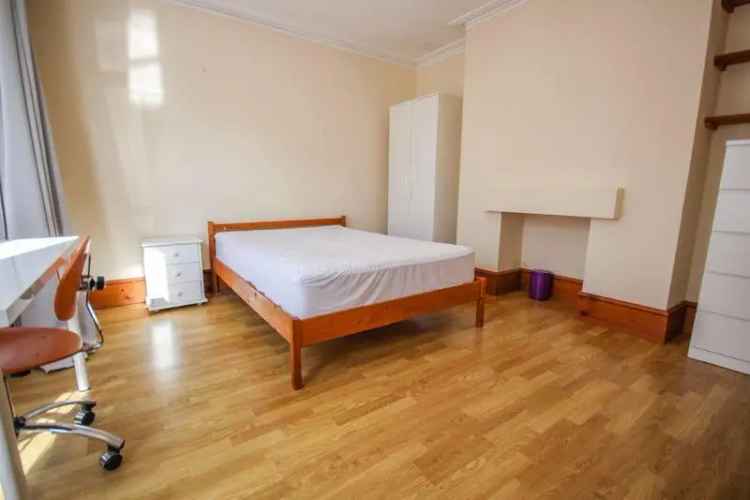 6 Bedroom Detached House Student Property 3D Tour Available