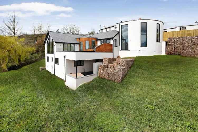 4 Bedroom Detached House for Sale in Rural Setting