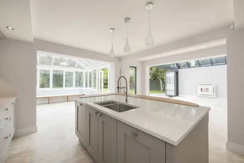 6 Bedroom Detached House to Rent - Modern Family Home