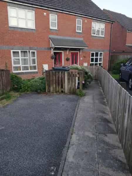 3 Bedroom House with Garden and Downstairs Toilet