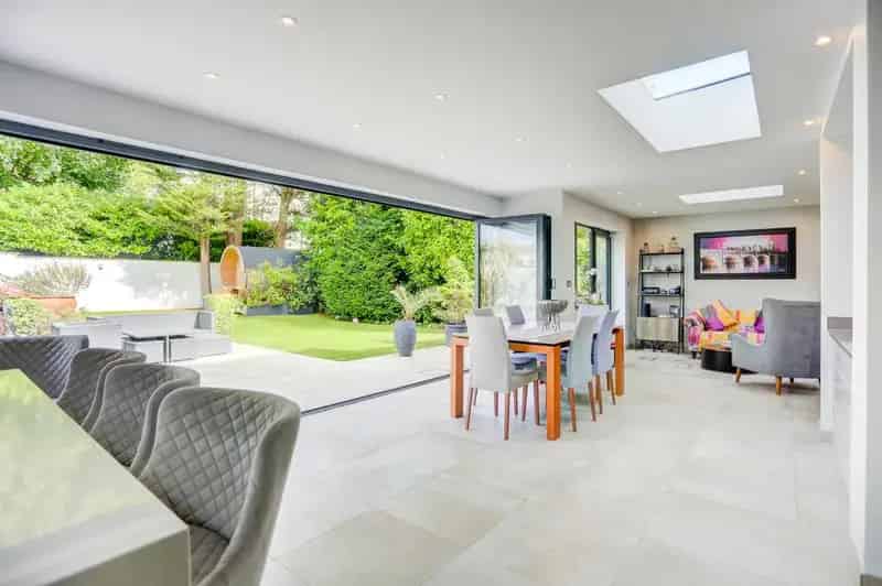 6 Bedroom Detached House for Sale in Sought After Area
