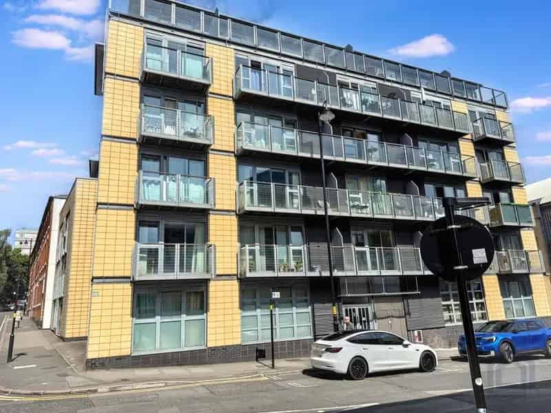 1 Bed Flat for Sale in Birmingham - Auction