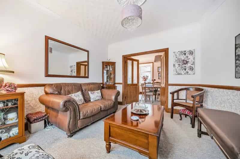 Three Bedroom Victorian House Near Hilly Fields and Gordon Hill Station