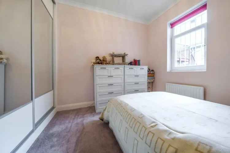 Flat For Sale in London, England