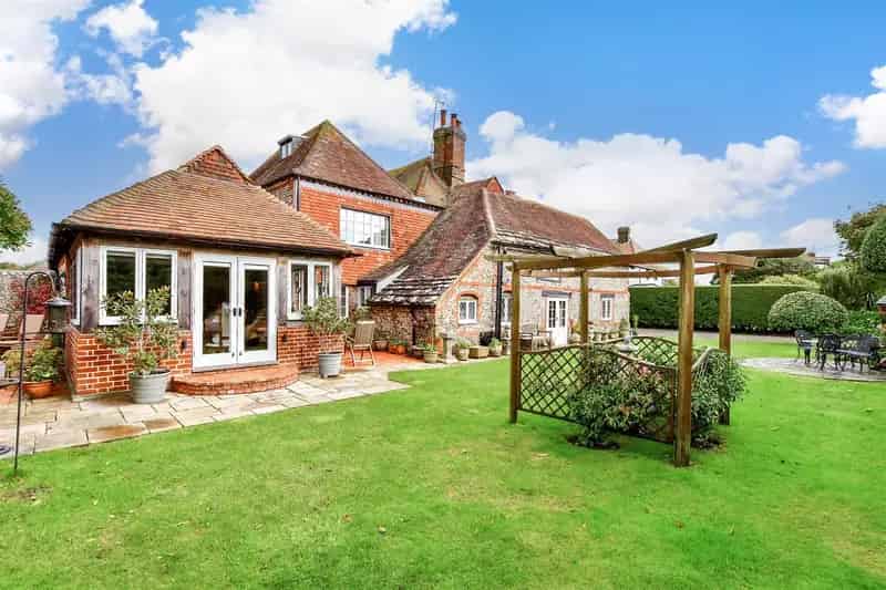 4 Bedroom Character Farmhouse For Sale