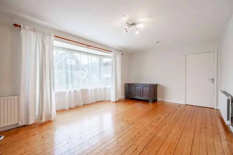 4-Bedroom Detached Chalet Bungalow in Bridge of Allan