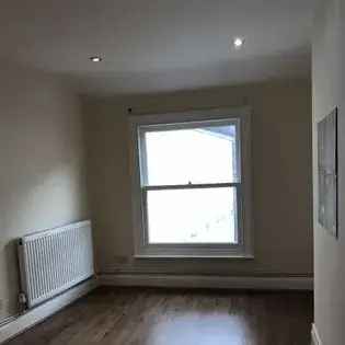 3 Bed House 79m² London - Recently Refurbished