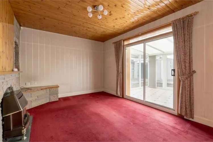 3 Bed Semi-Detached Bungalow with 3 Reception Rooms