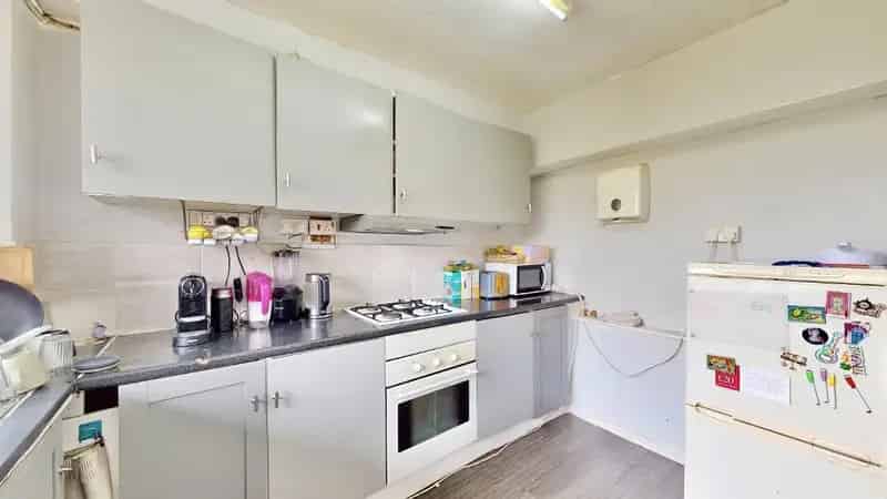 3 Bedroom Flat House to Rent