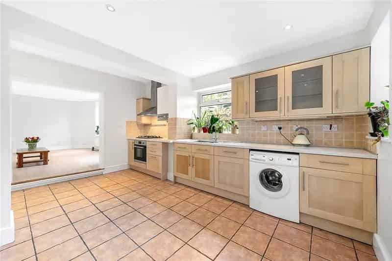 2 Bedroom Flat London - Spacious Garden Flat