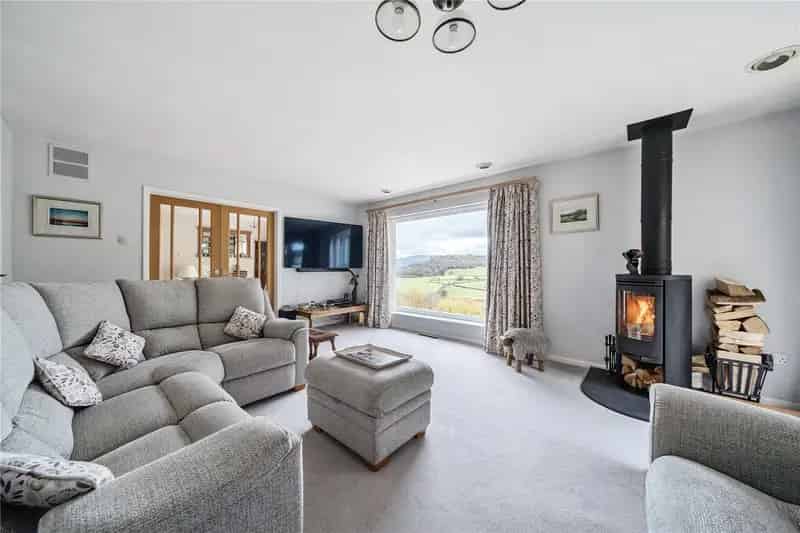 5 Bedroom Detached House Battle Brecon