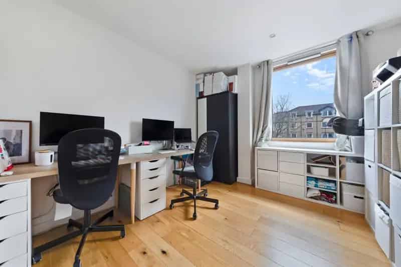 Stunning 2-Bedroom Apartment with Balcony - Ideal First Time Buy
