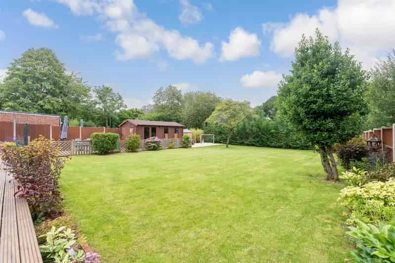 5 Bedroom Detached Bungalow For Sale