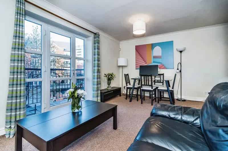 2 Bed Furnished Apartment Near Piccadilly Station Manchester
