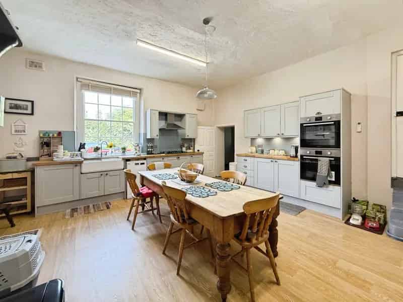 9 Bedroom Detached House For Sale