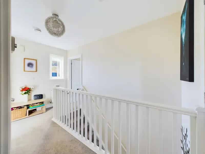 2 Bed Coach House Apartment For Sale - 2 Garages, Private Garden